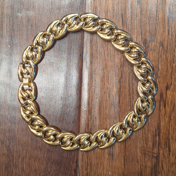 Vintage gold tone link fancy lady necklace - Picture 3 of 5